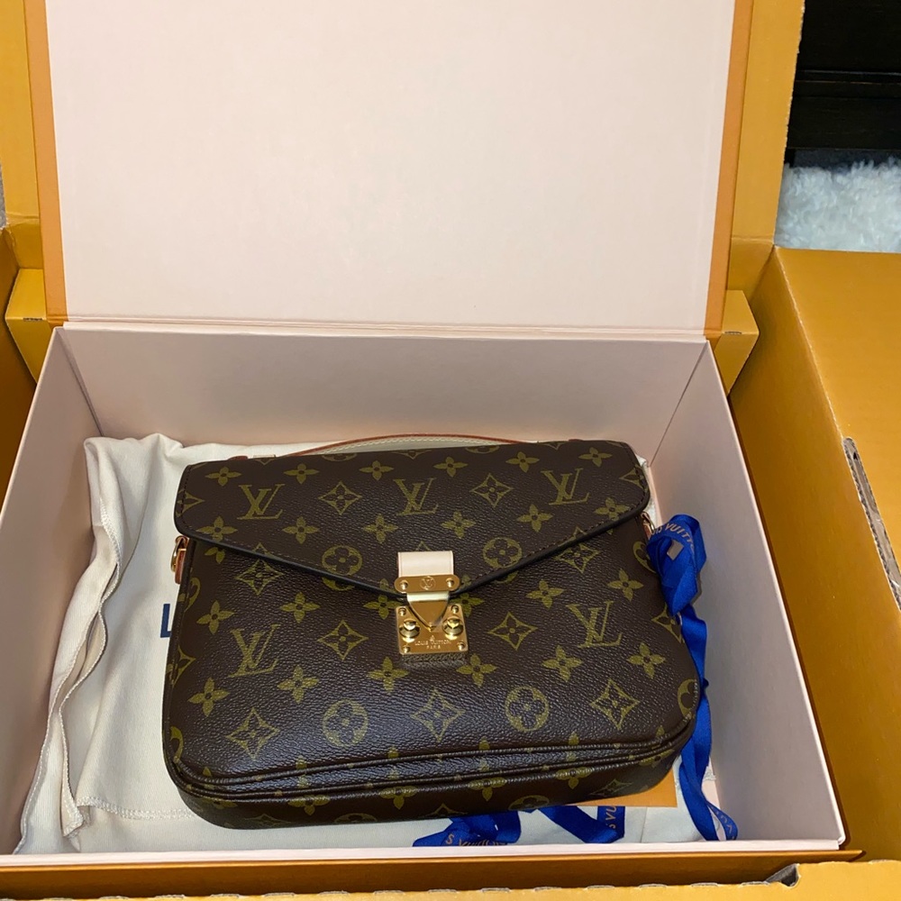 LV Pochette Métis - Picture 4 of 15